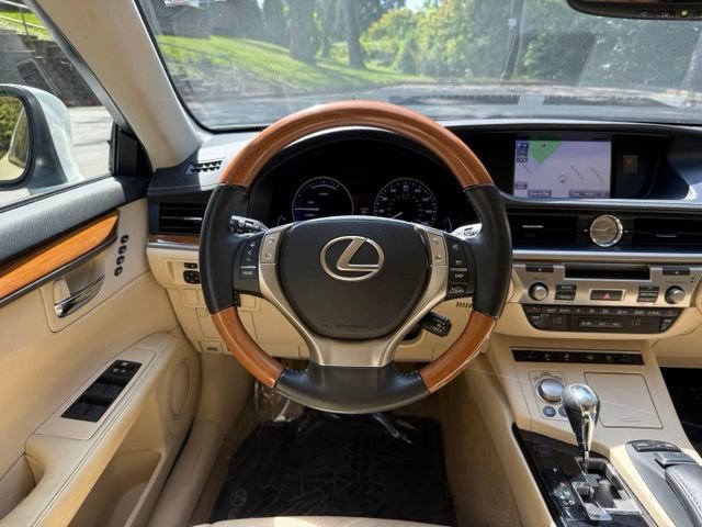 Used 2013 Lexus ES 300h w/ Luxury Pkg FWD image 20