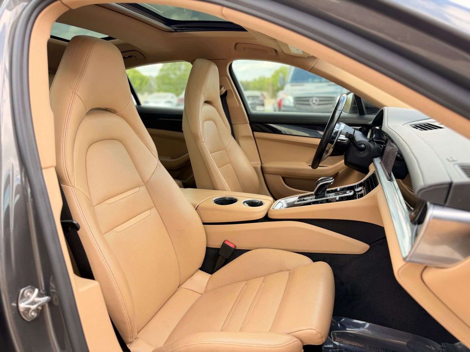 Used 2018 Porsche Panamera 4 image 32