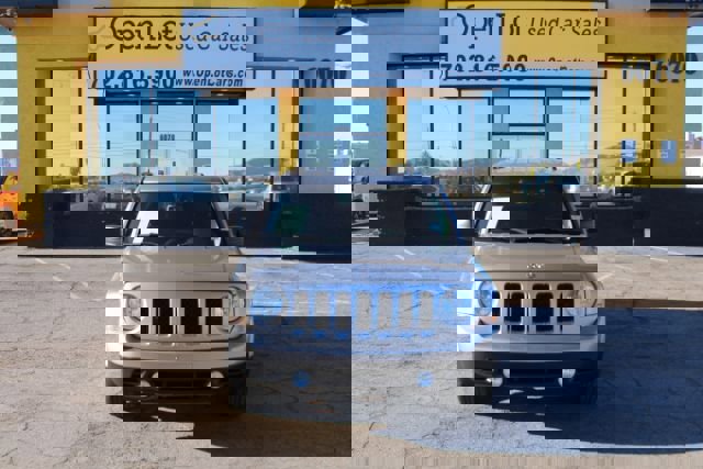 Used 2017 Jeep Patriot Latitude image 3