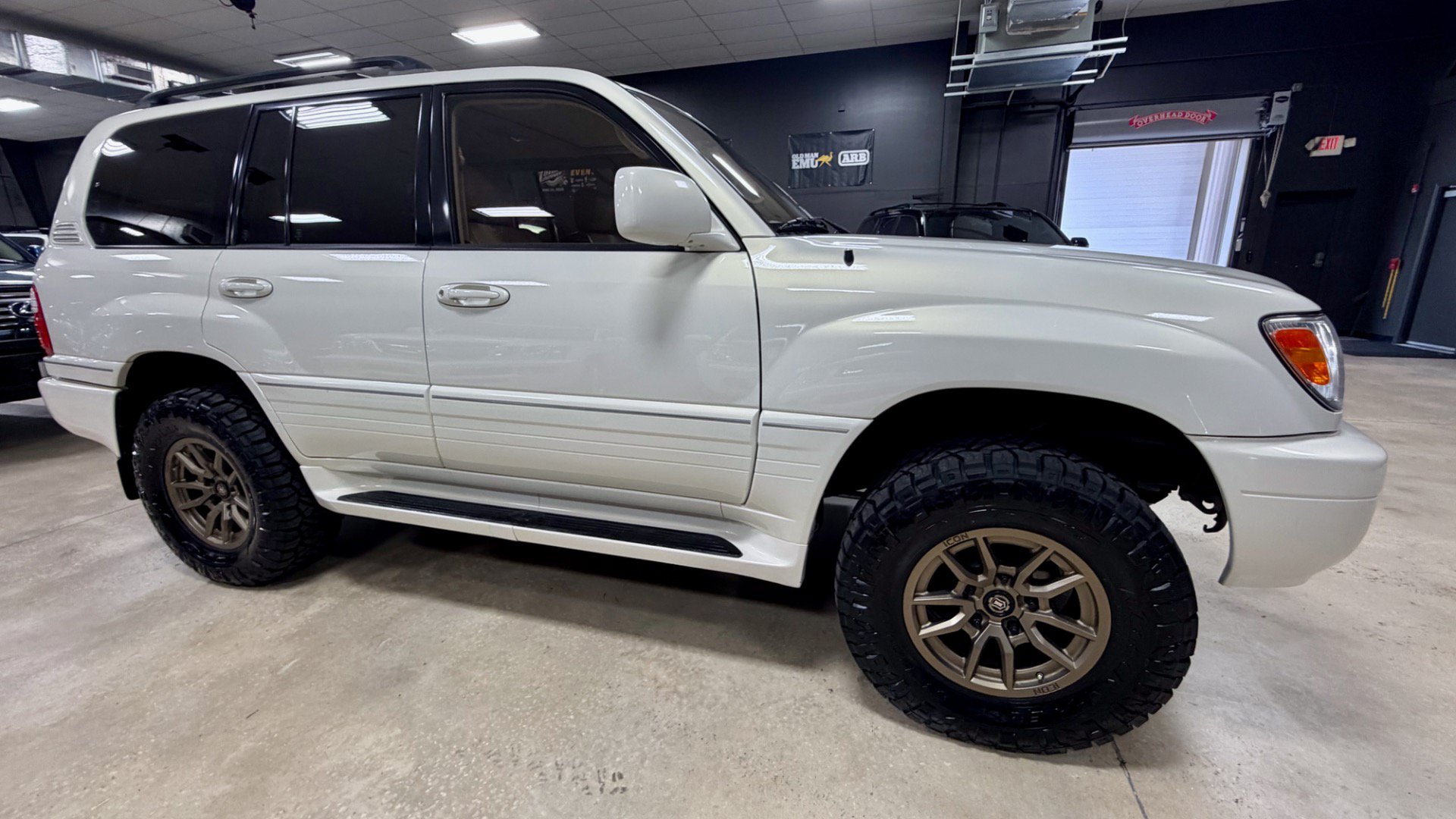 Used 2000 Lexus LX 470 4WD image 16