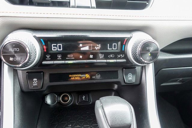Used 2022 Toyota RAV4 XLE image 19