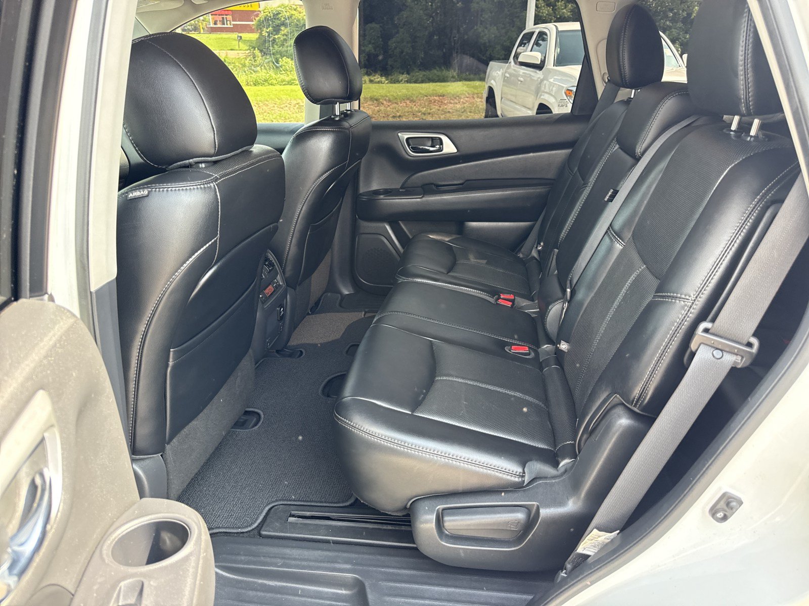 Used 2015 Nissan Pathfinder Platinum FWD image 14