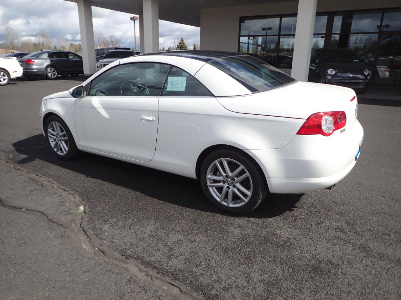 Used 2009 Volkswagen Eos Lux FWD image 3