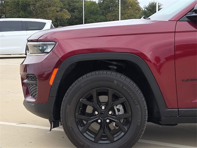 Used 2024 Jeep Grand Cherokee Altitude image 5