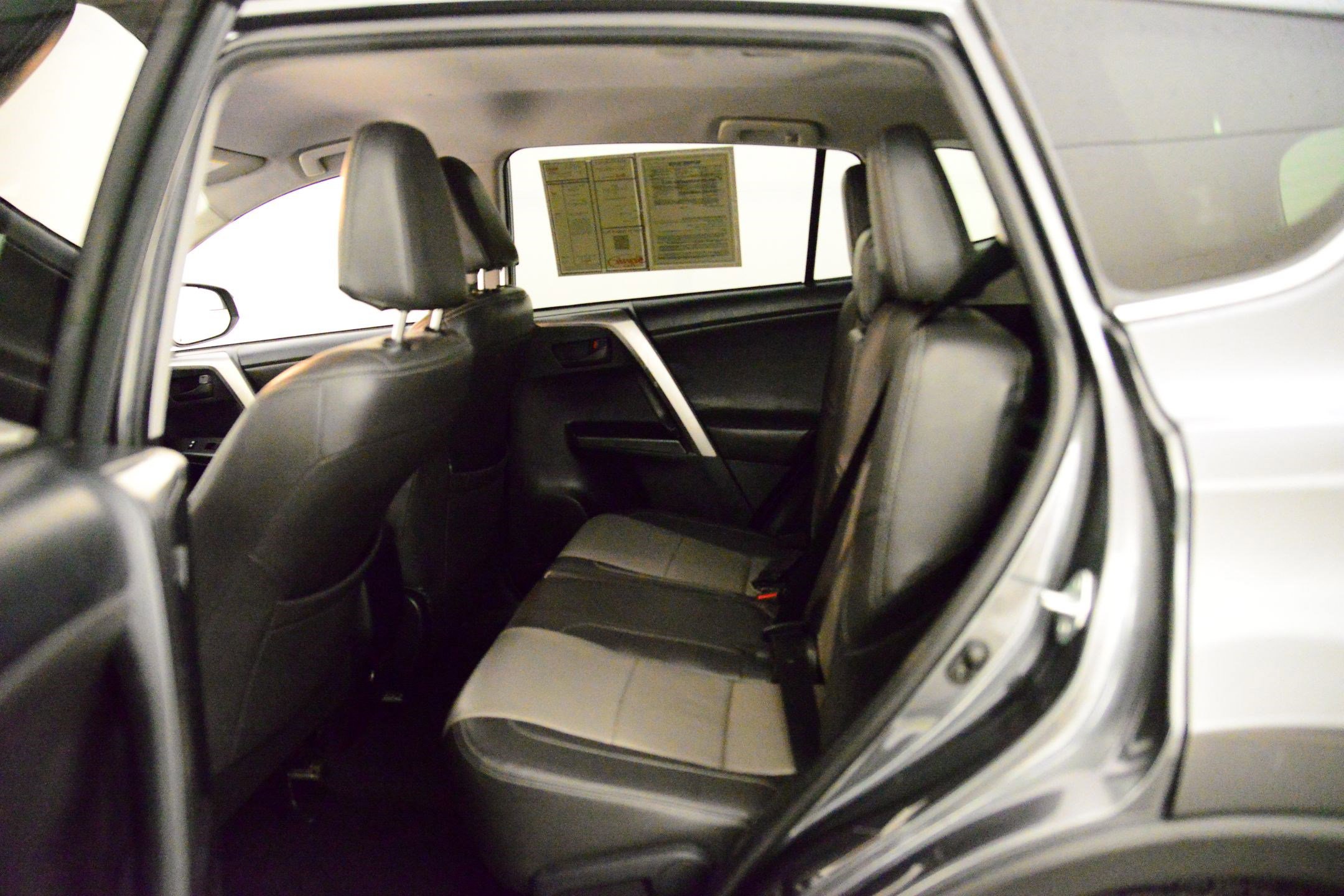 Used 2018 Toyota RAV4 LE image 11