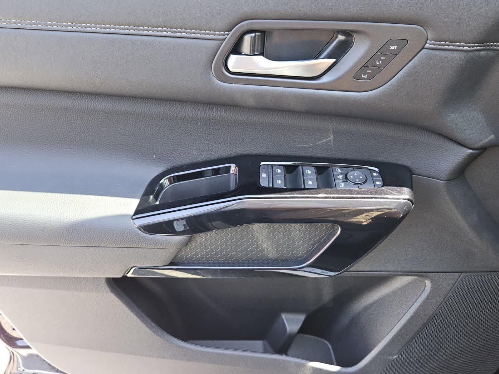 New 2026 Nissan Pathfinder Platinum FWD image 15