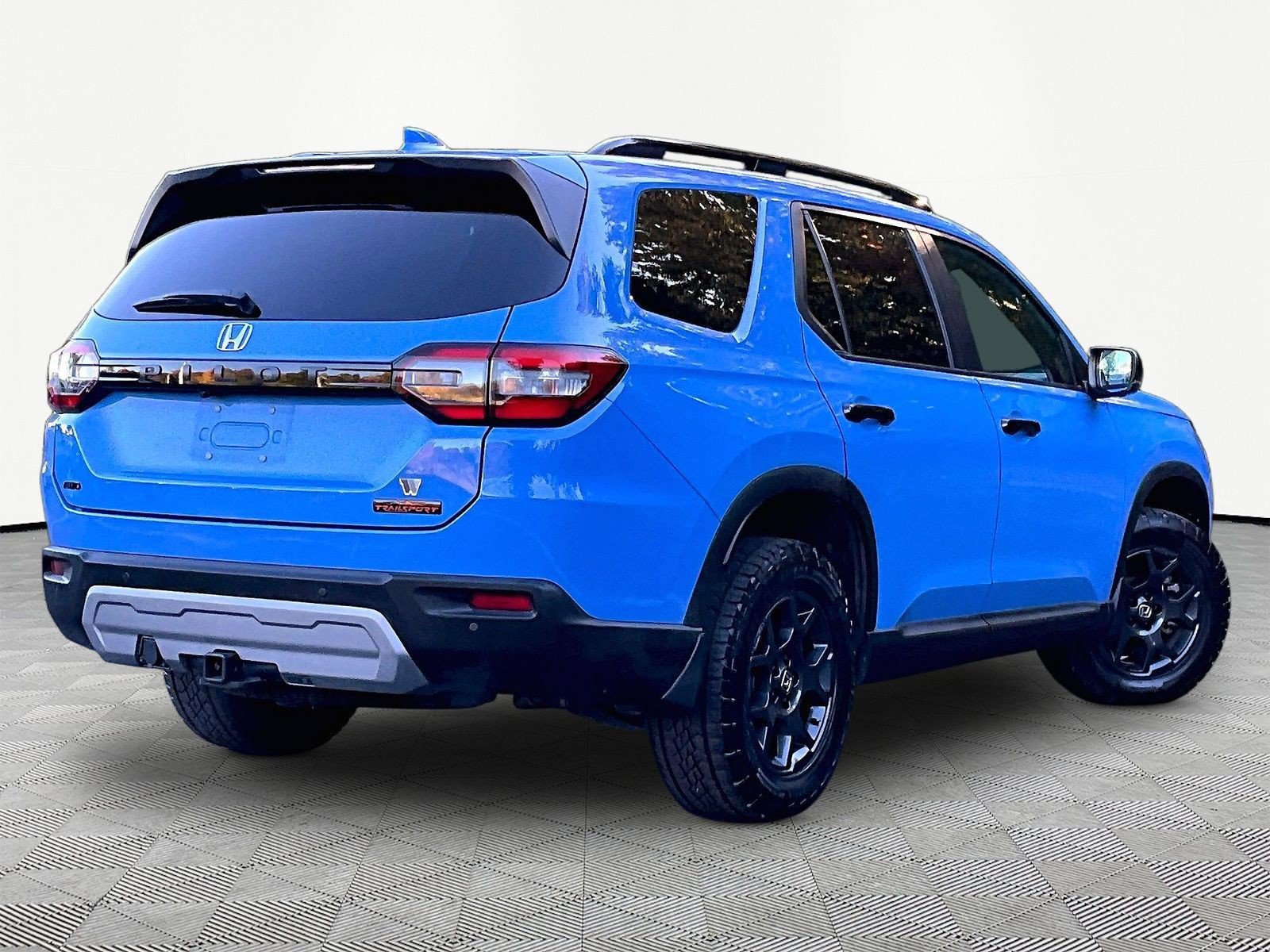 Certified 2024 Honda Pilot TrailSport image 6