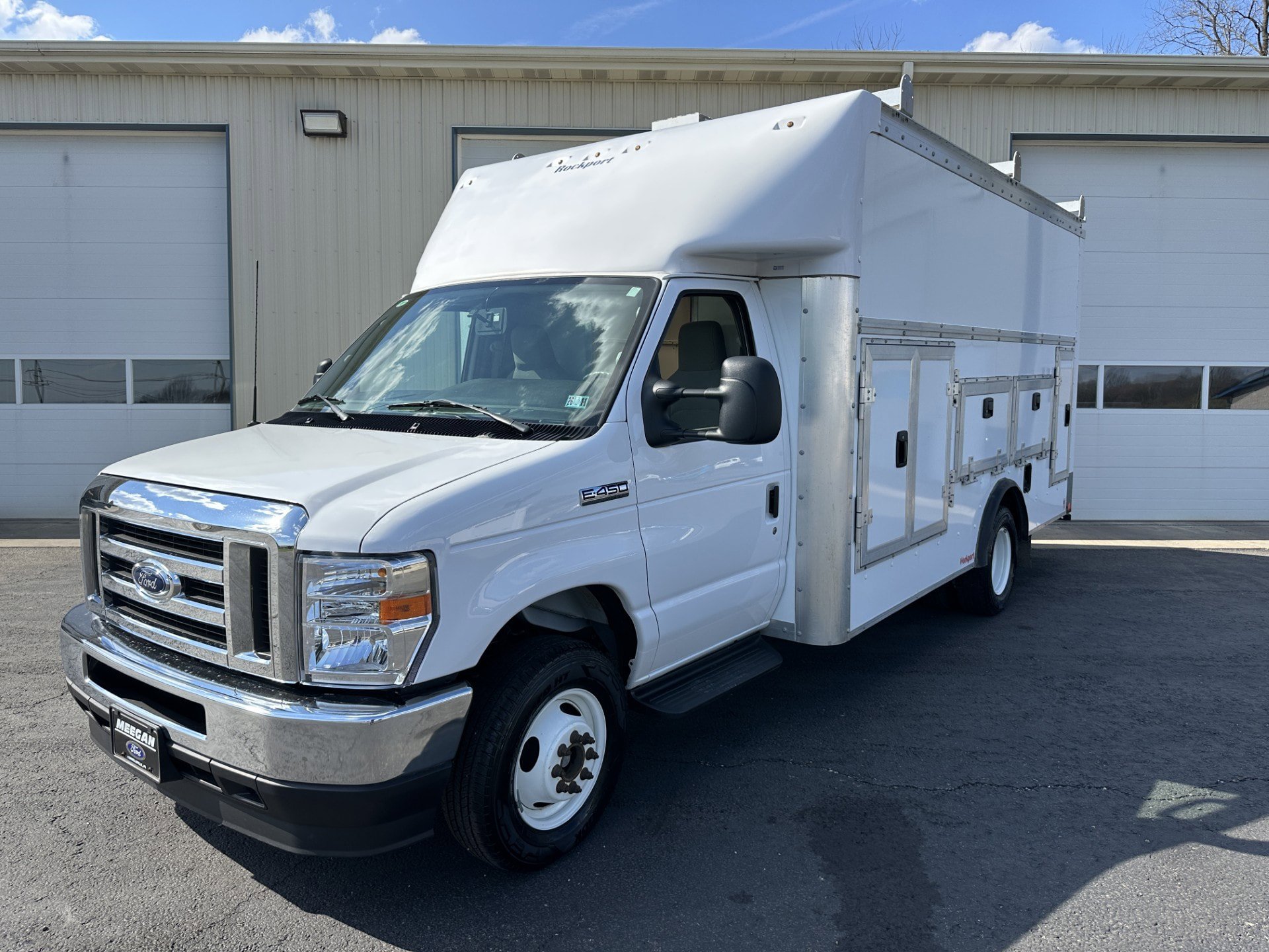 Used 2024 Ford E-450 and Econoline 450 Super Duty w/ Interior Upgrade Package RWD image 1