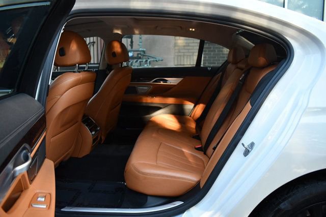Used 2018 BMW 740i xDrive image 30