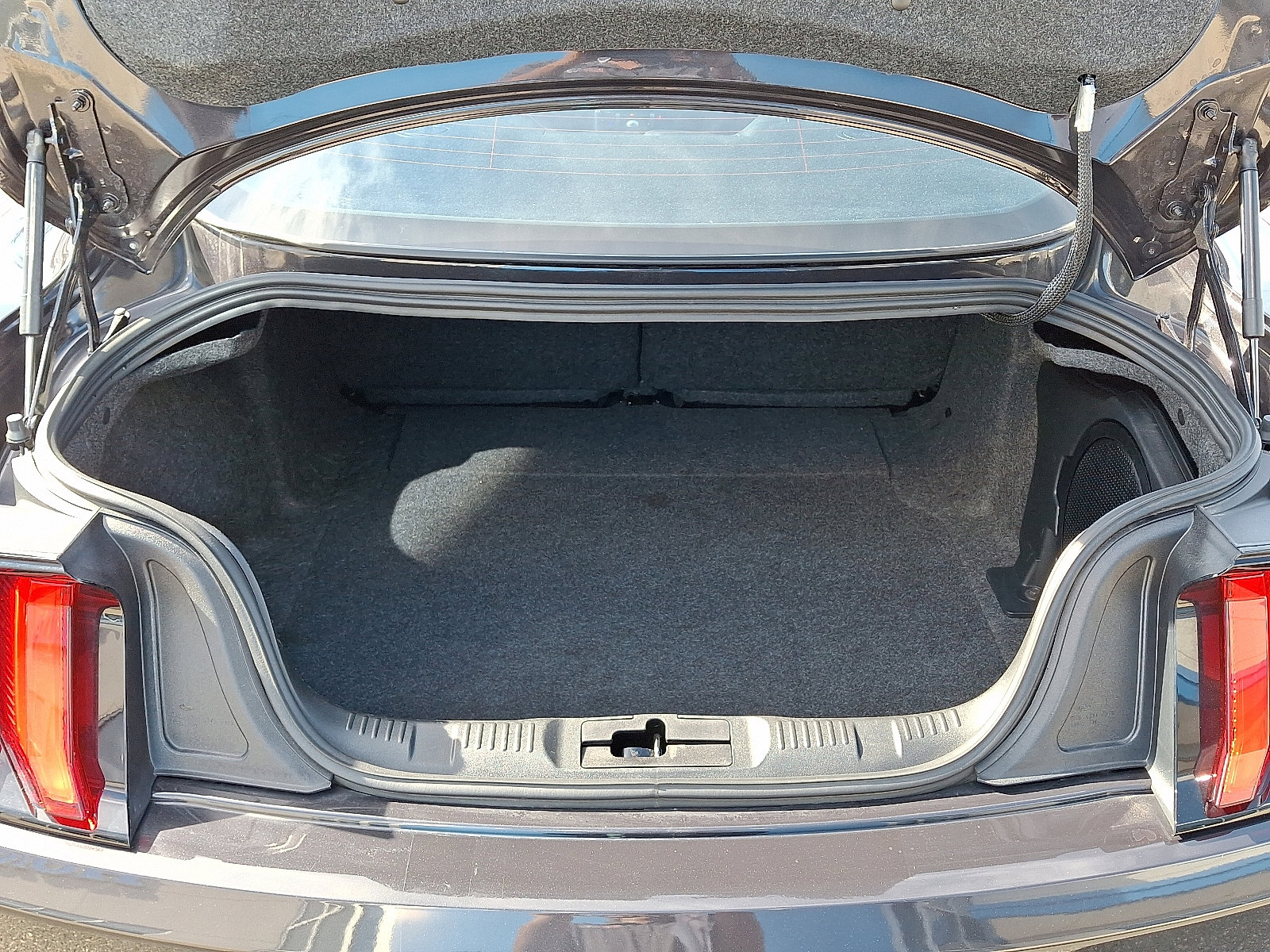 Used 2022 Ford Mustang GT Premium image 27