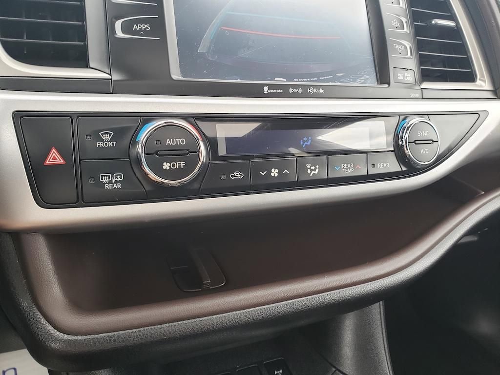 Used 2017 Toyota Highlander XLE image 28