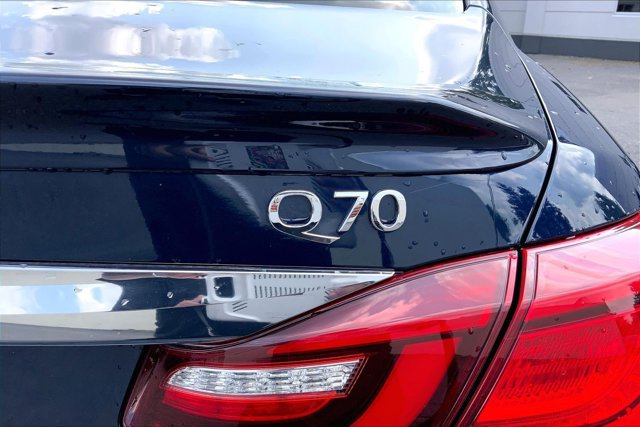Used 2018 INFINITI Q70 Luxe AWD/4WD image 7