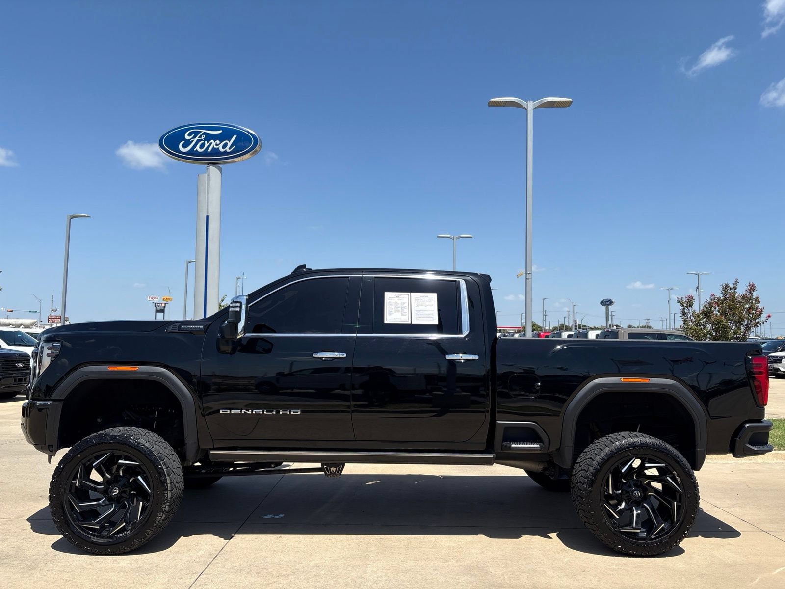 Used 2024 GMC Sierra 2500 Denali Ultimate AWD/4WD image 2