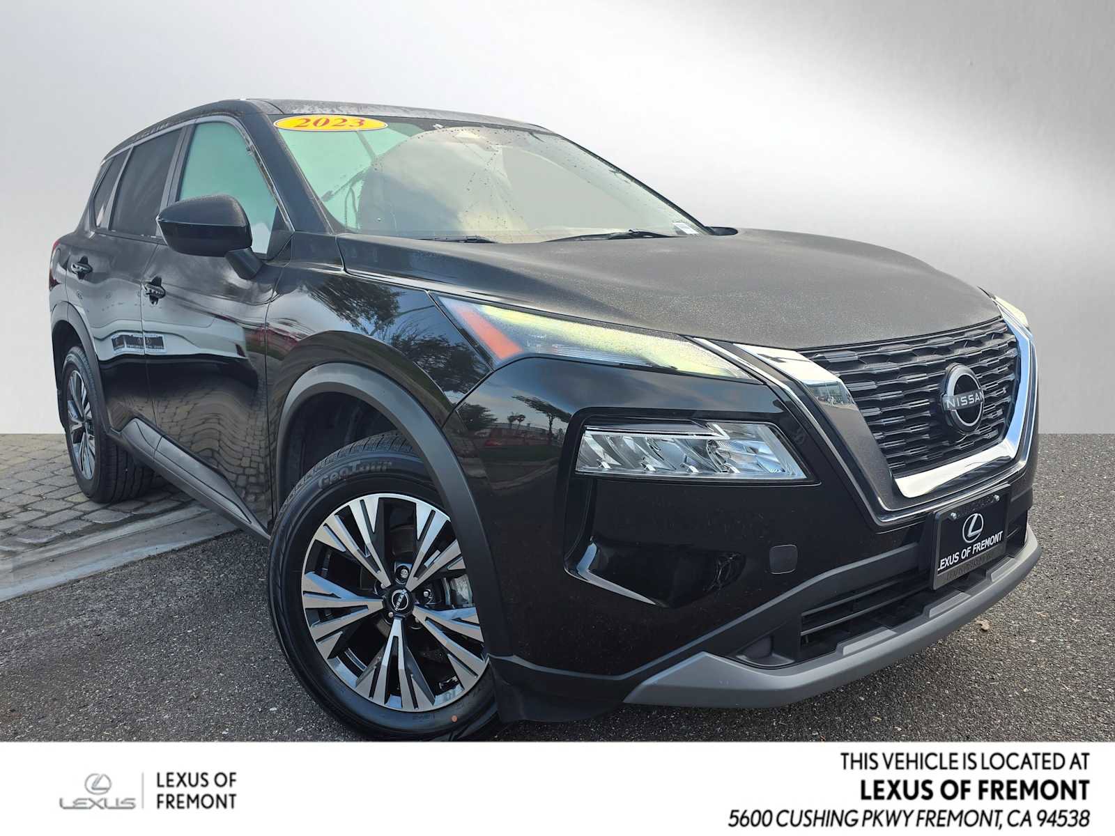 Used 2023 Nissan Rogue SV image 1