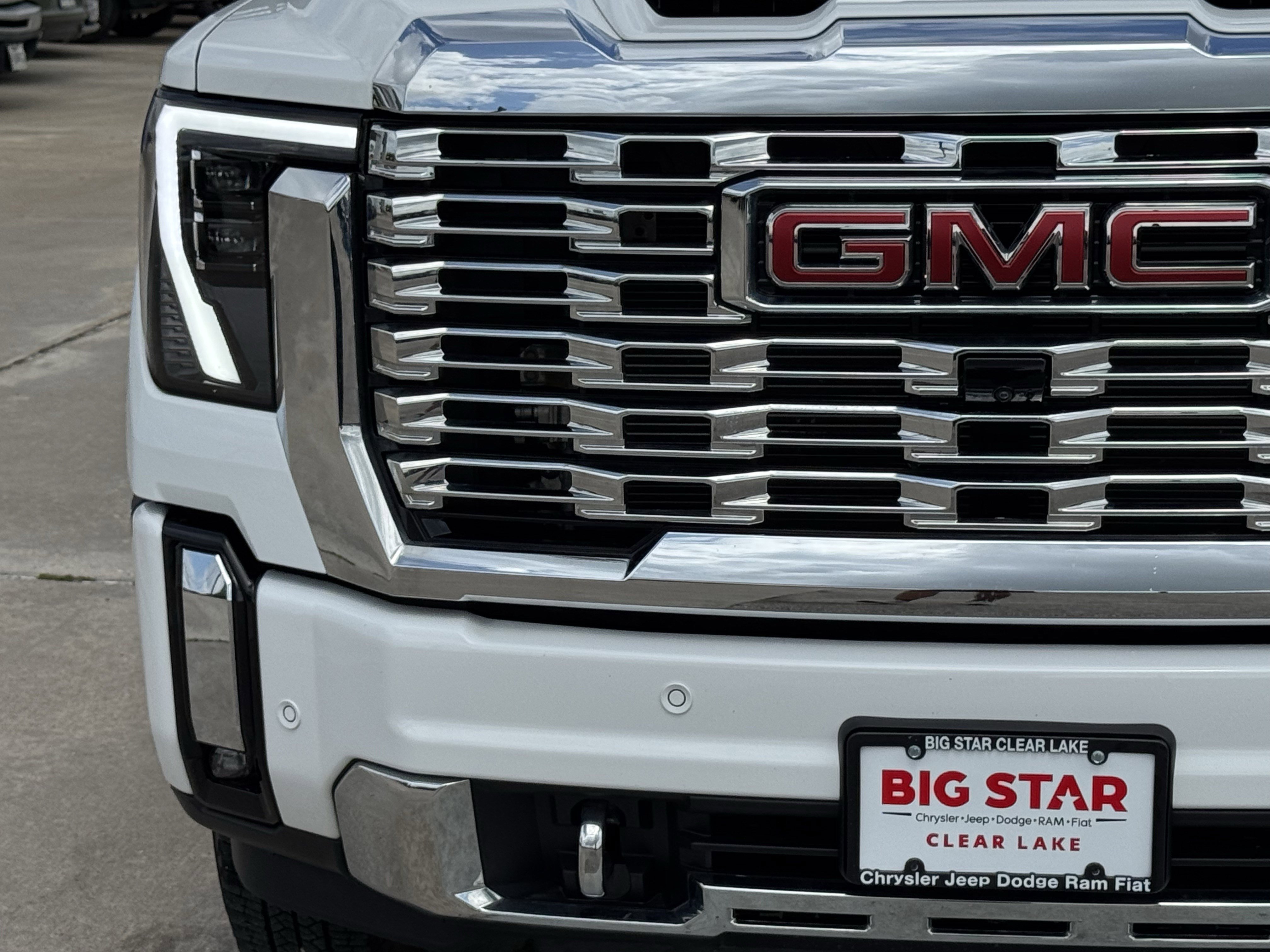Used 2025 GMC Sierra 3500 Denali image 6