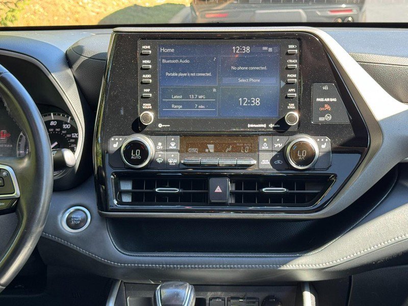 Used 2021 Toyota Highlander XLE image 14