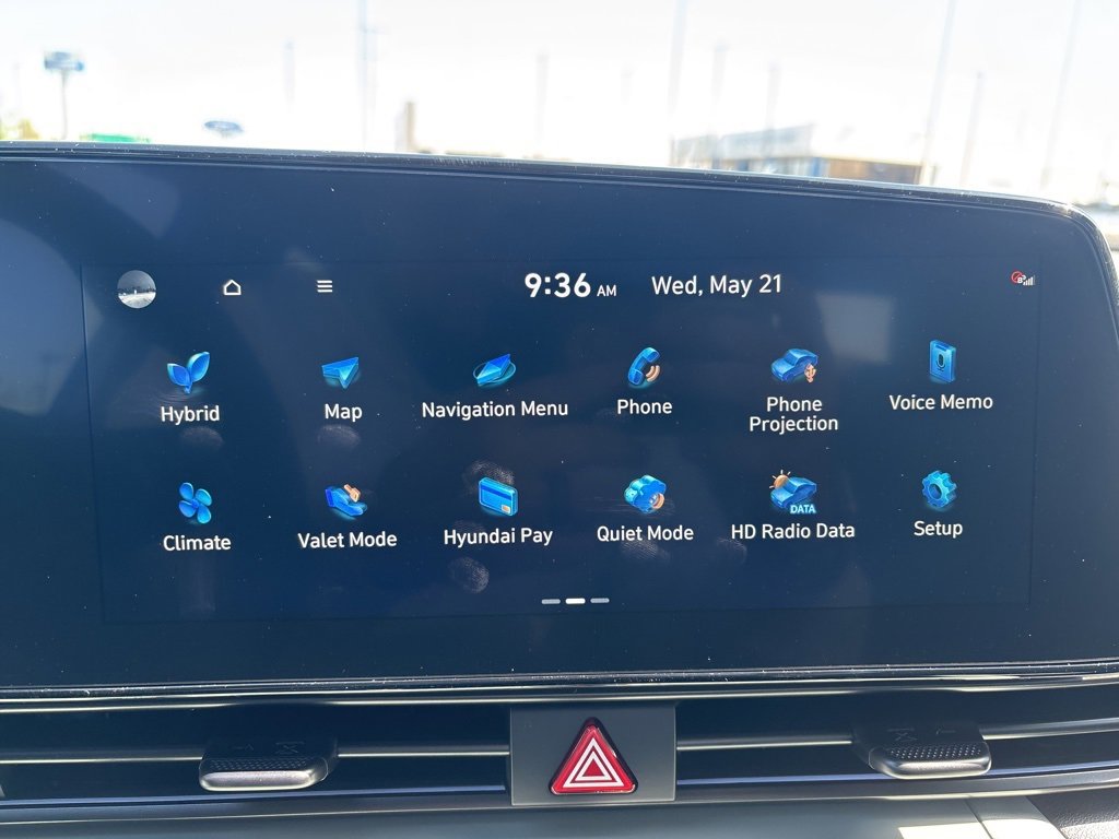 New 2025 Hyundai Elantra Limited image 18