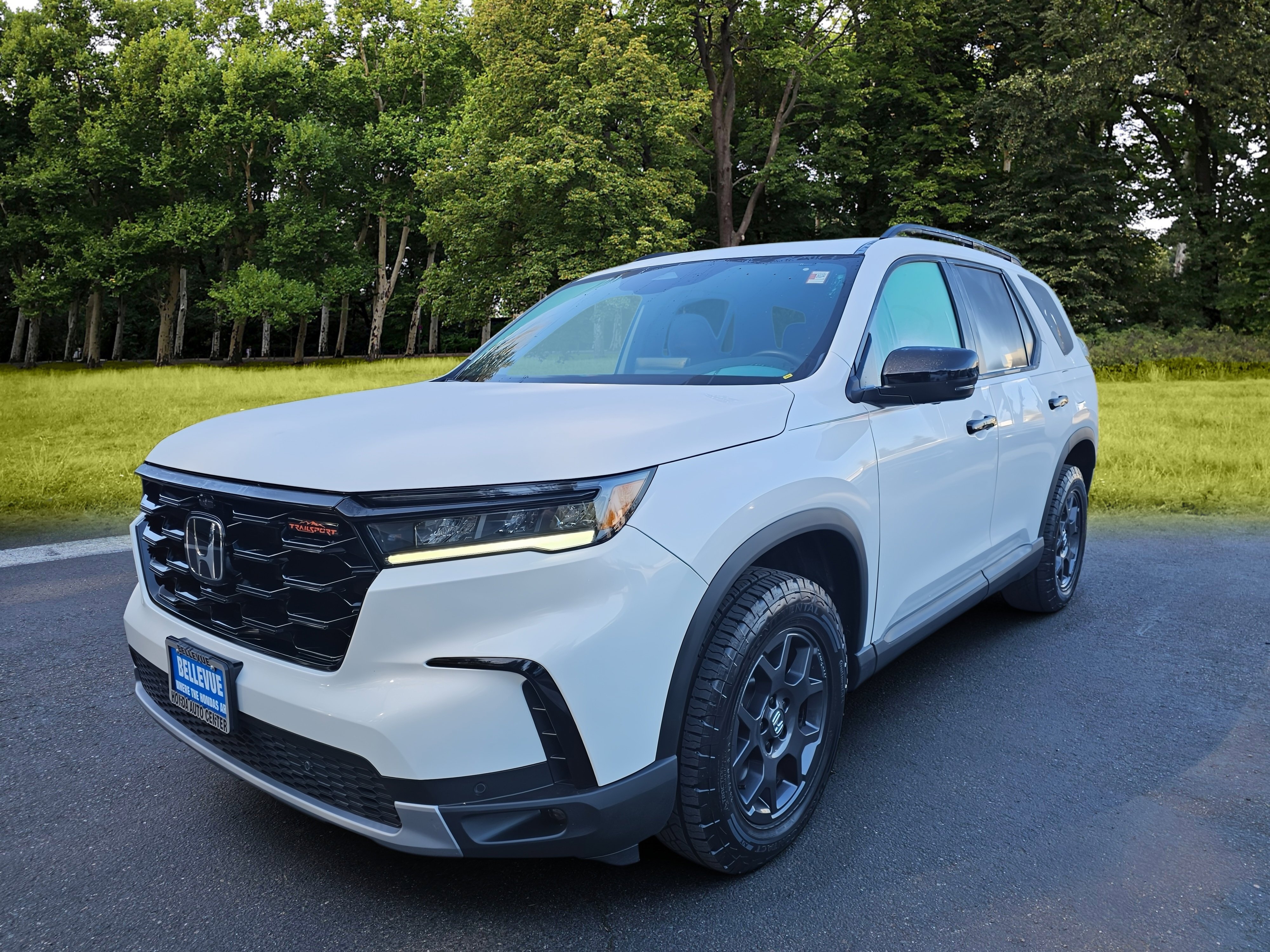 Used 2025 Honda Pilot TrailSport image 3