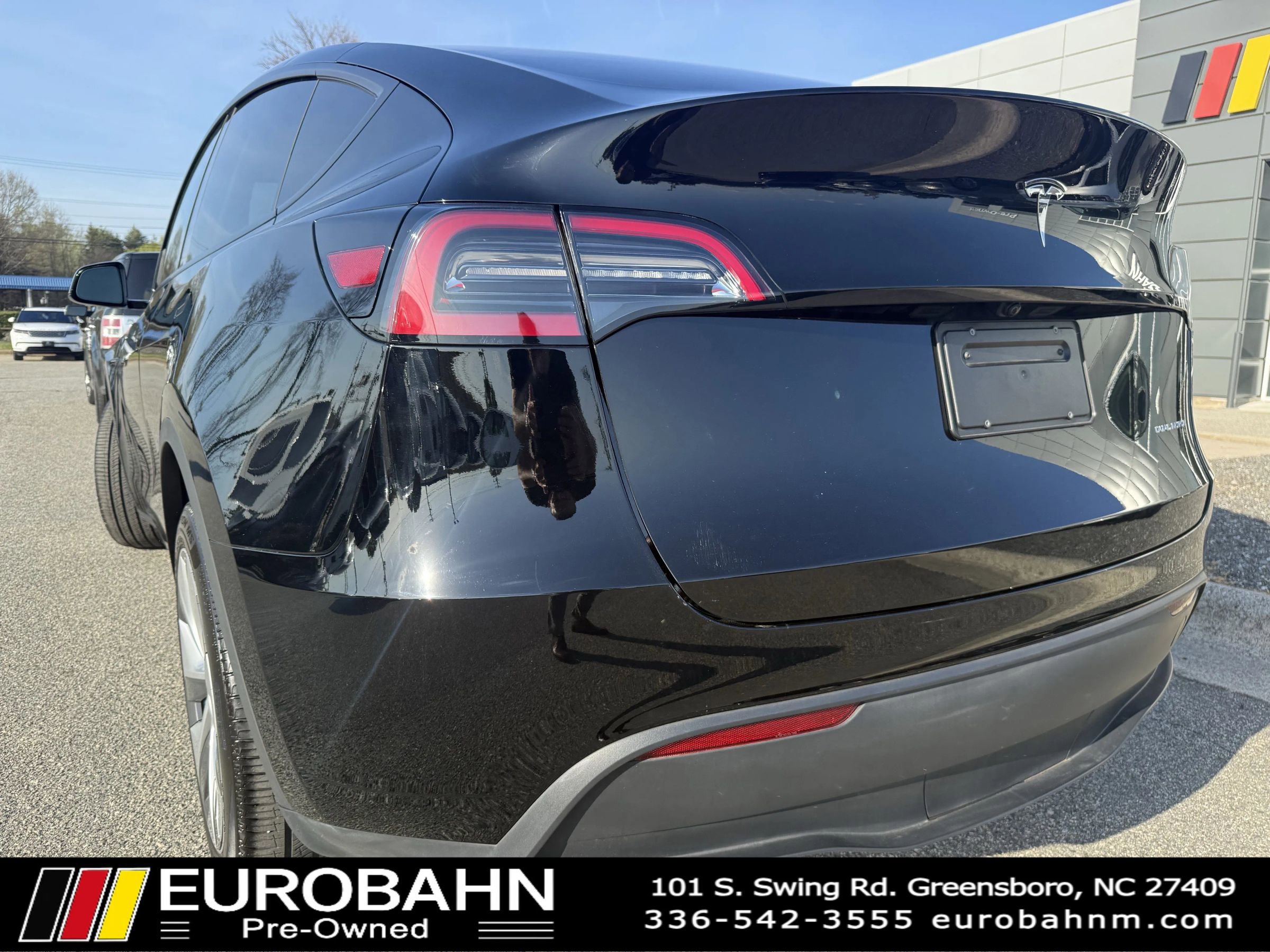 Used 2024 Tesla Model Y Long Range AWD/4WD image 3