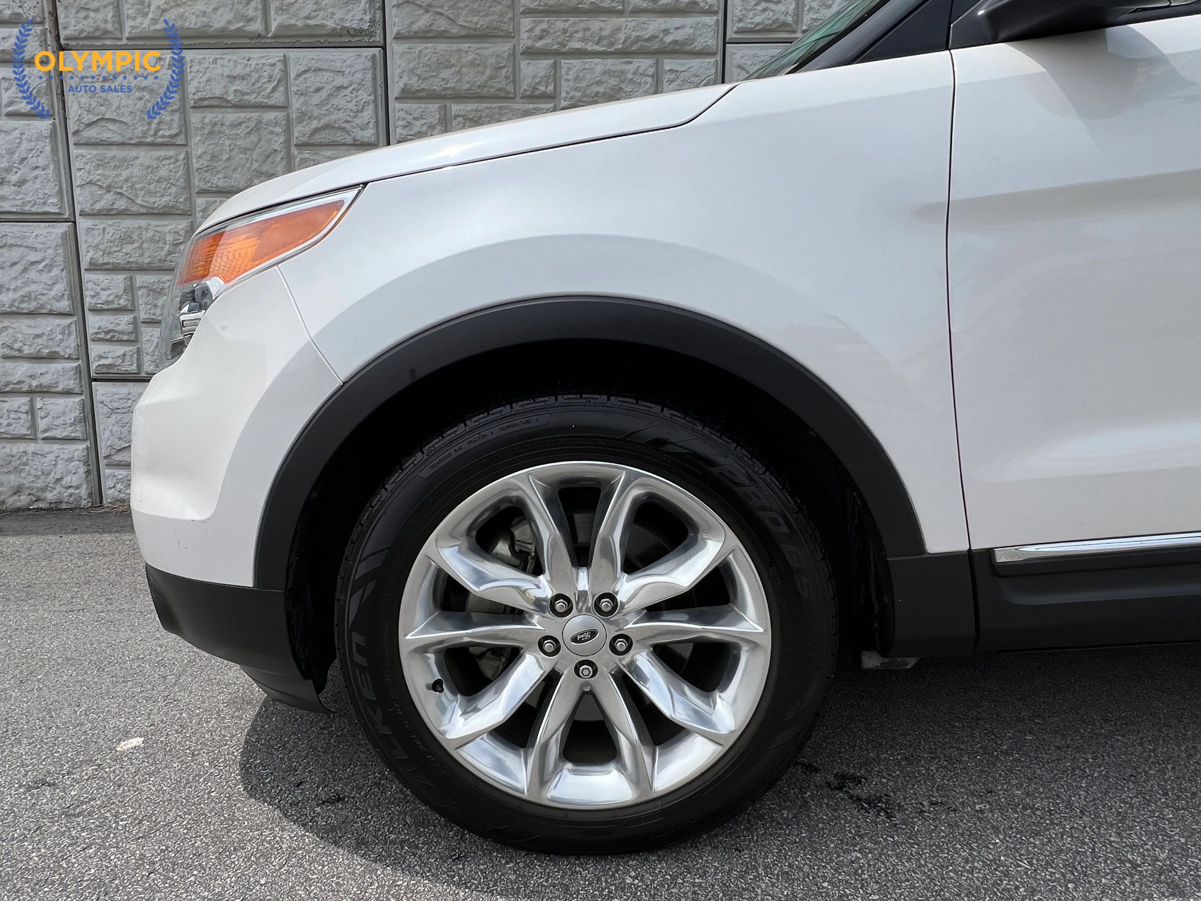 Used 2014 Ford Explorer XLT w/ Equipment Group 202A FWD image 9