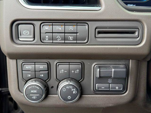 Used 2023 Chevrolet Suburban Z71 w/ Z71 Off-Road Package AWD/4WD image 39