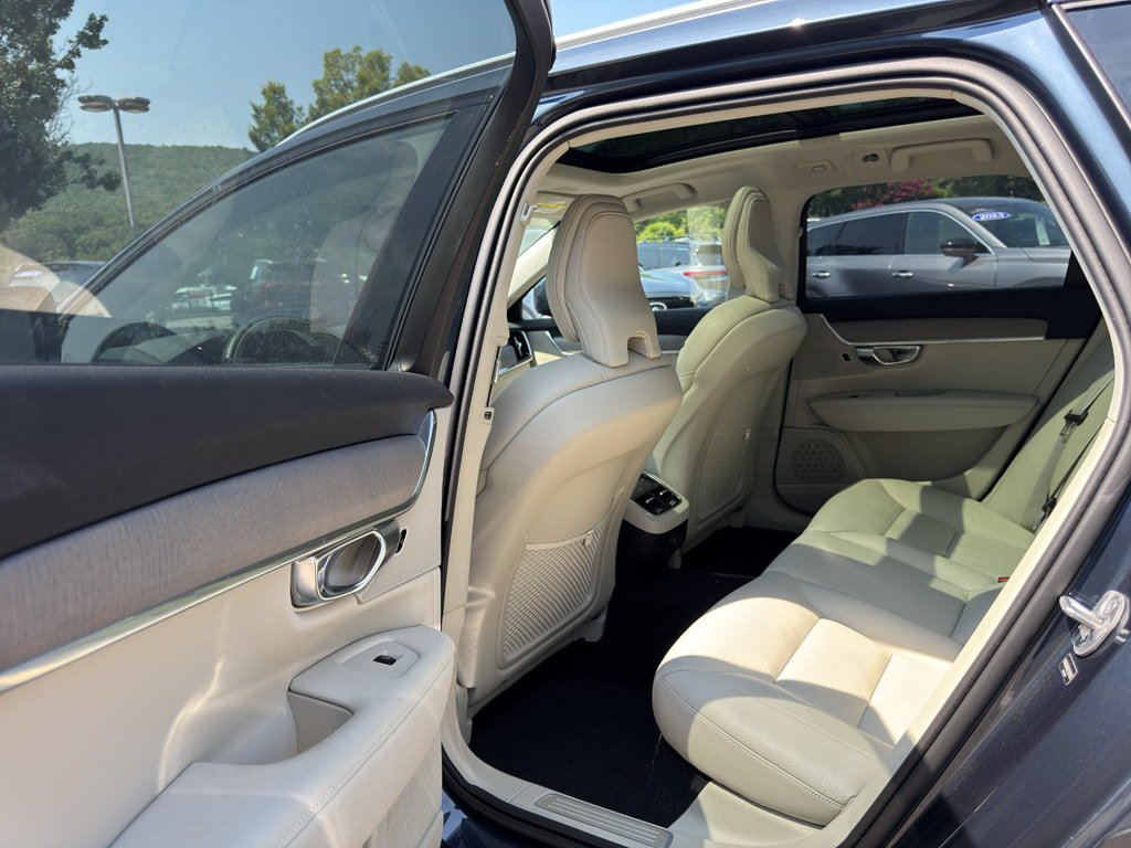 Certified 2025 Volvo V90 B6 Cross Country Plus AWD/4WD image 30