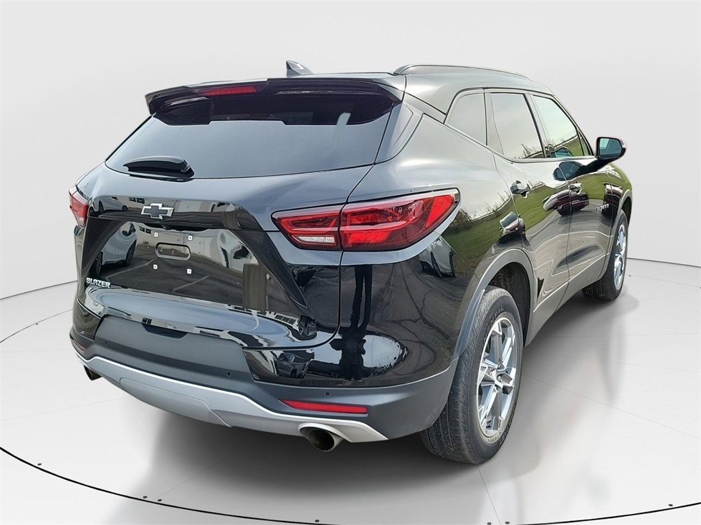 Used 2023 Chevrolet Blazer LT image 4