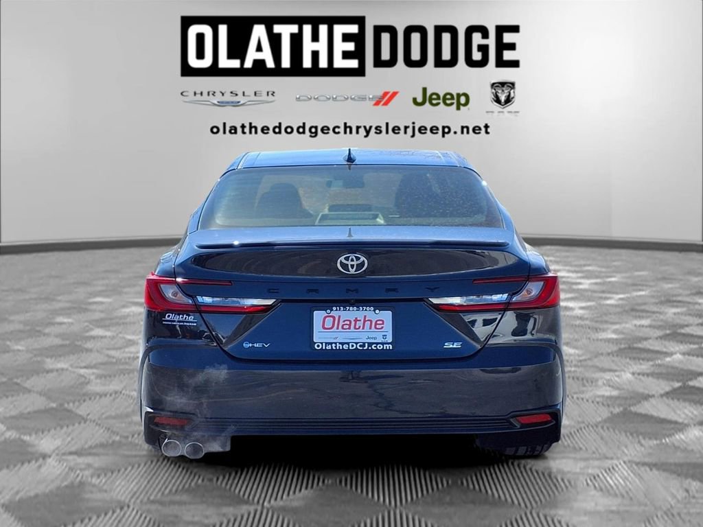Used 2025 Toyota Camry SE image 28