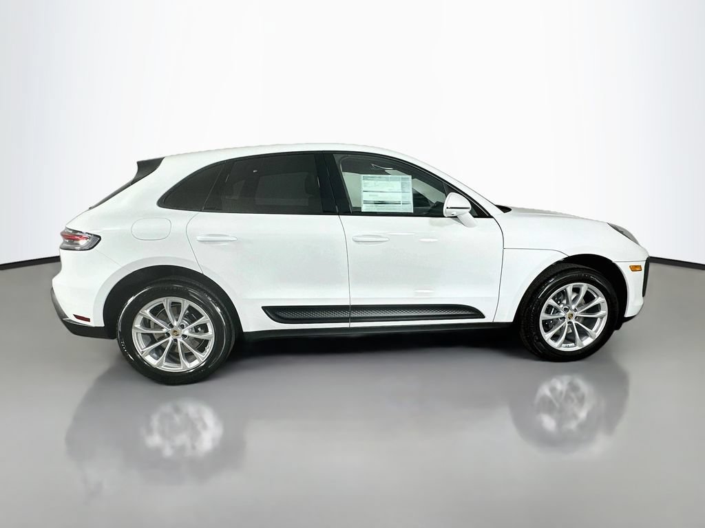 Certified 2026 Porsche Macan AWD/4WD image 8