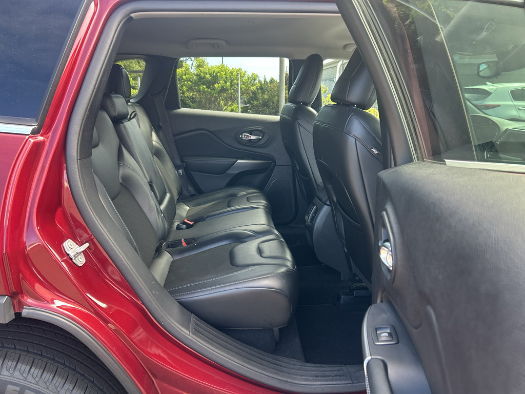 Used 2021 Jeep Cherokee Latitude Plus AWD/4WD image 32