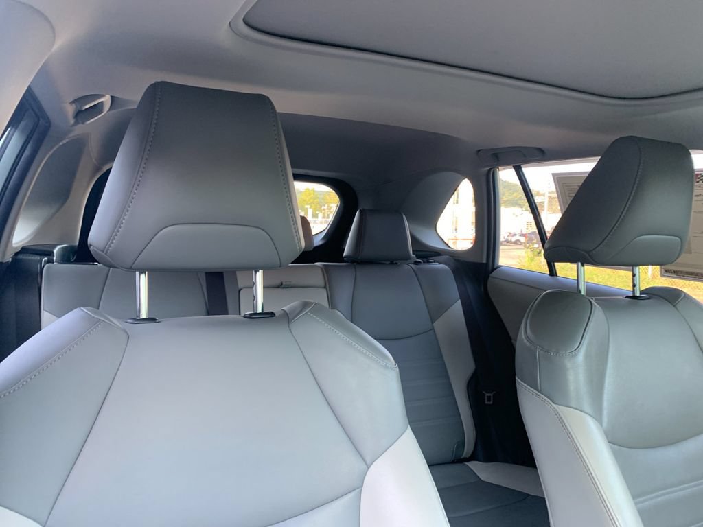 Used 2020 Toyota RAV4 XLE Premium AWD/4WD image 20