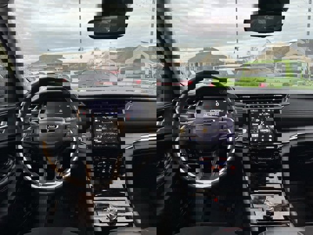 Used 2023 Jeep Grand Cherokee L Laredo image 28