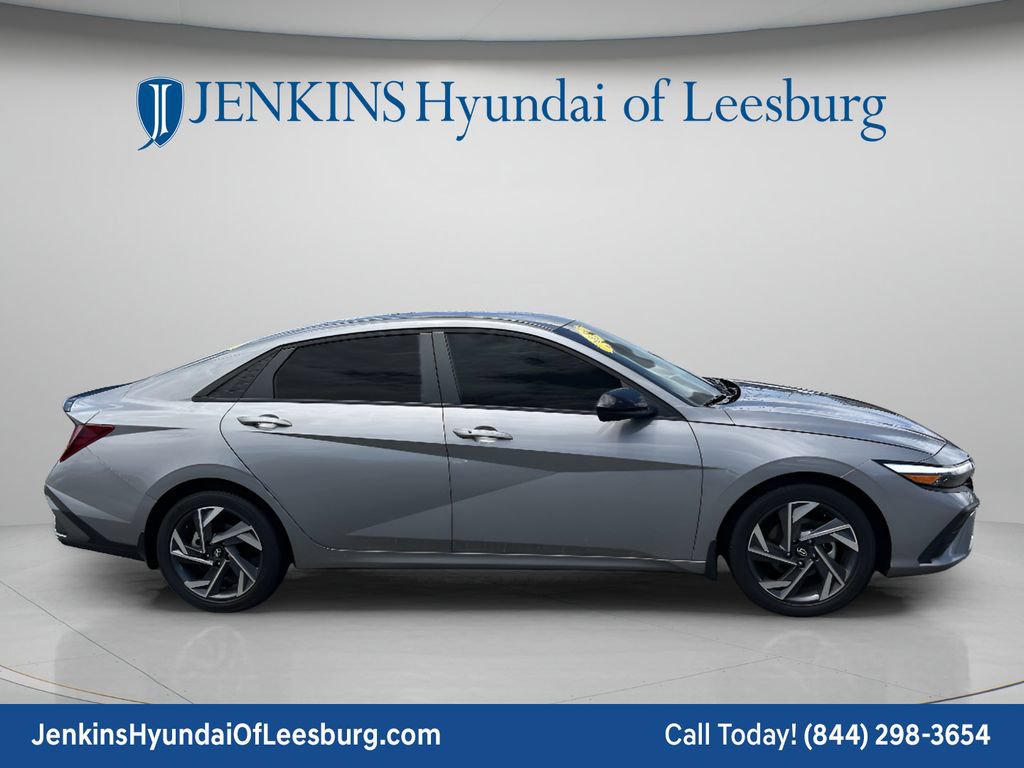 Certified 2025 Hyundai Elantra Sport FWD image 3