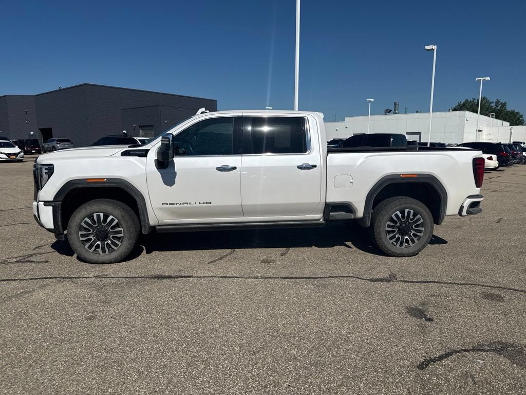 Used 2024 GMC Sierra 2500 Denali Ultimate w/ Max Trailering Package AWD/4WD image 4