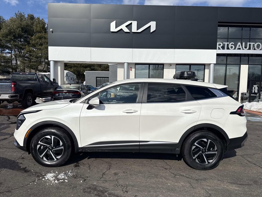 Used 2024 Kia Sportage LX image 2