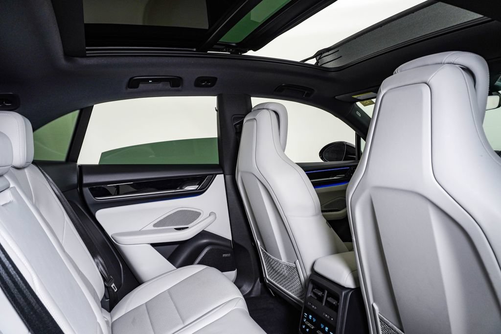 Certified 2025 Porsche Macan 4S Electric AWD/4WD image 16