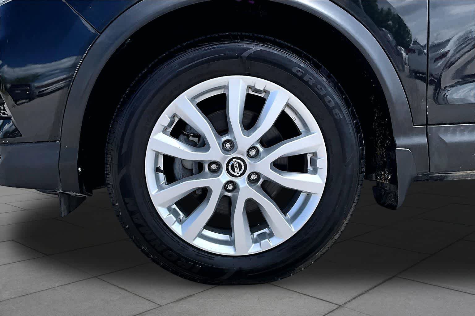 Used 2020 Nissan Rogue Sport SV AWD/4WD image 11