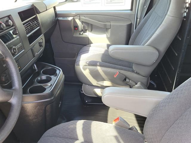 Used 2018 Chevrolet Express 2500 w/ Driver Convenience Package RWD image 10