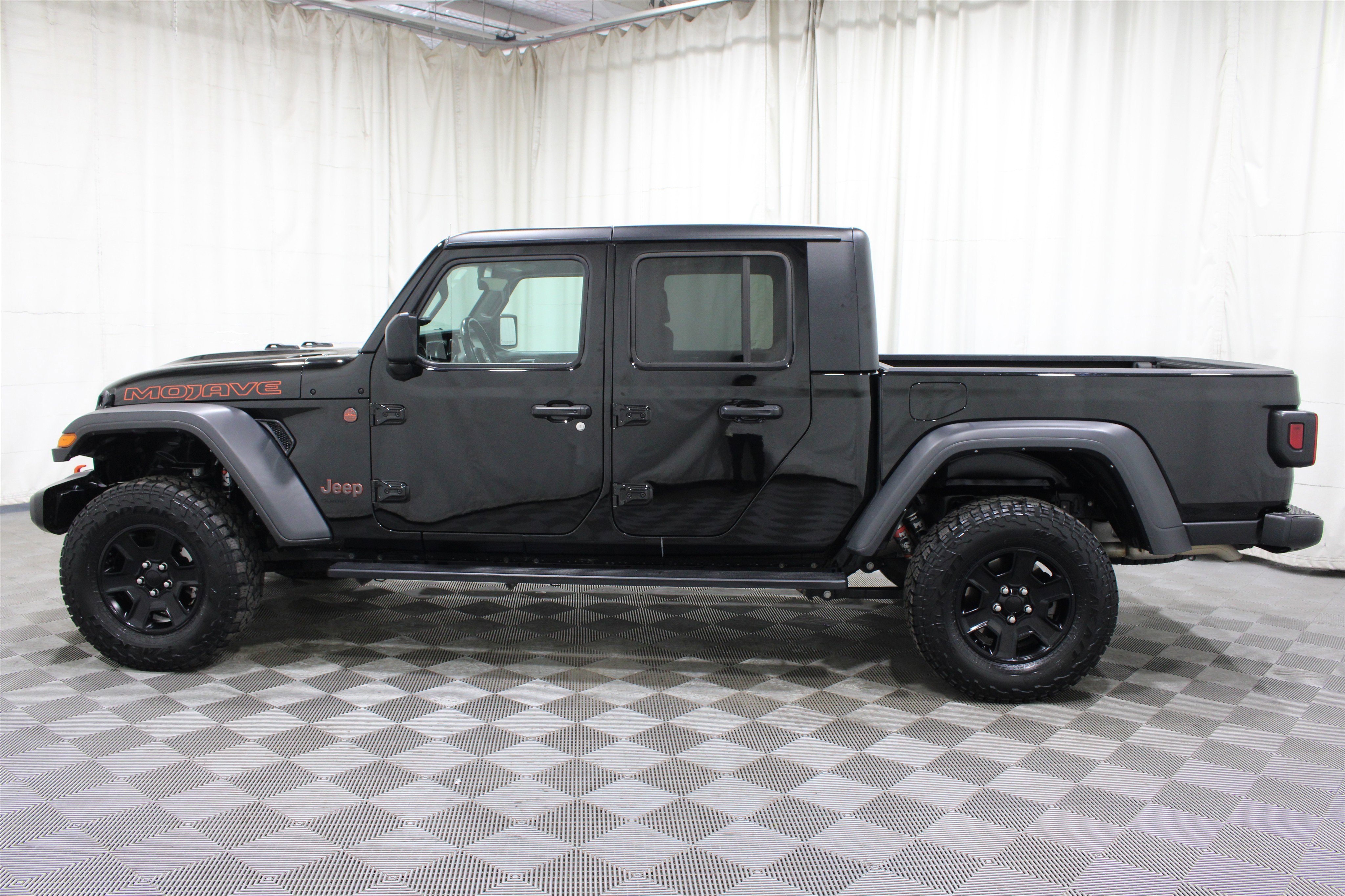 Used 2023 Jeep Gladiator Mojave w/ Cold Weather Group image 34