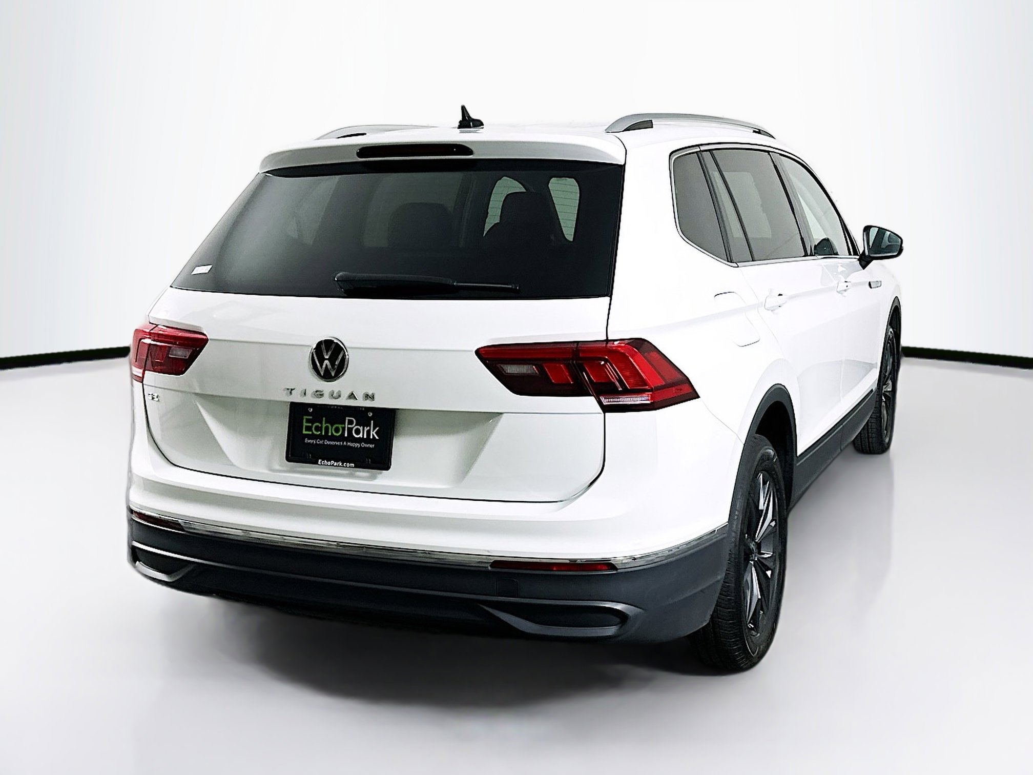 Used 2024 Volkswagen Tiguan SE image 9