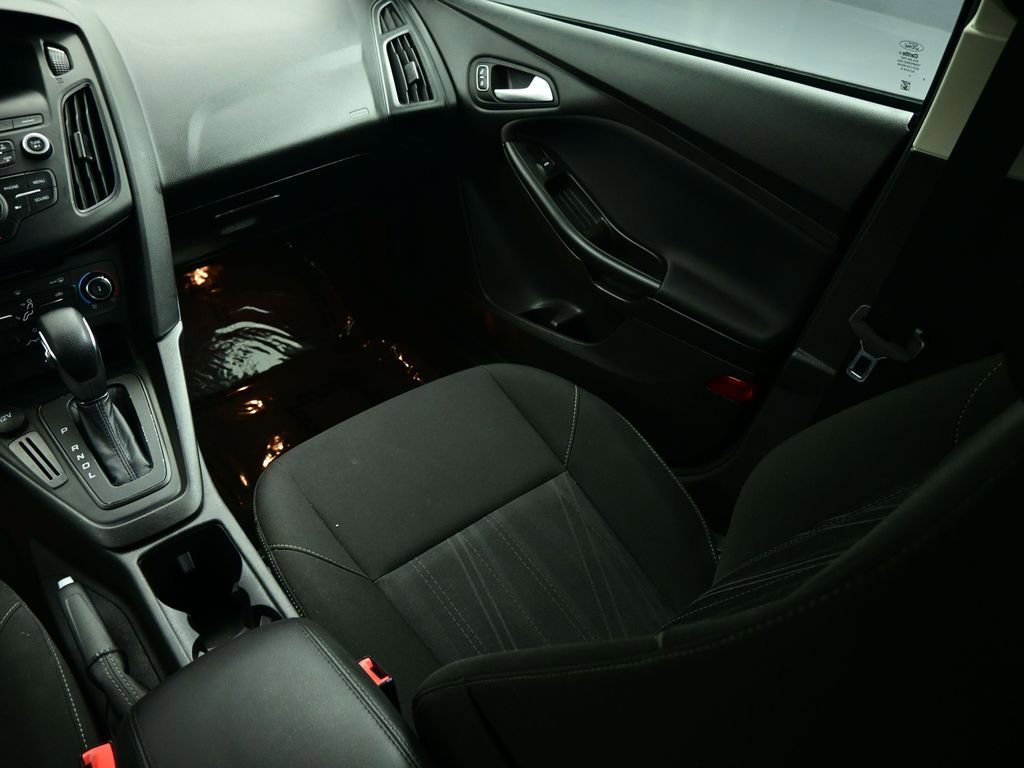Used 2018 Ford Focus SE image 46