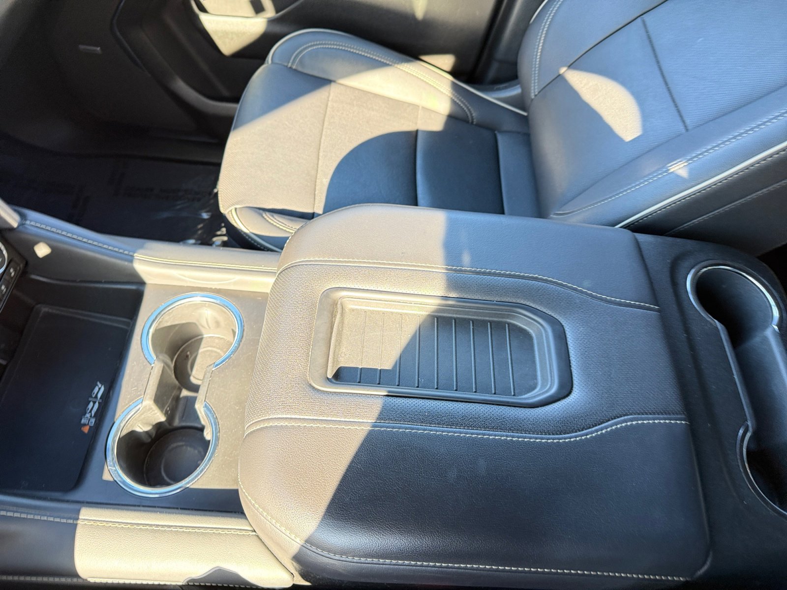 Used 2023 GMC Yukon SLT image 14