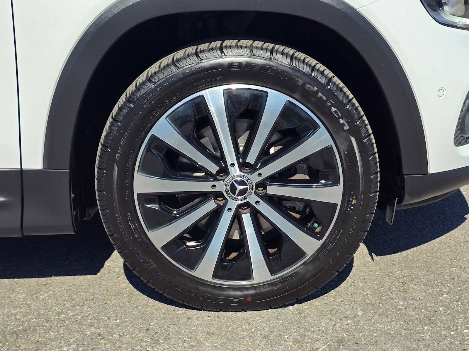 Used 2021 Mercedes-Benz GLB 250 4MATIC image 9