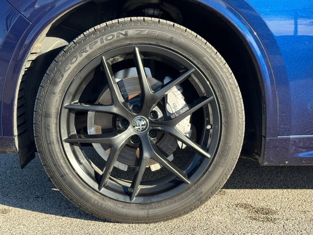 Used 2021 Alfa Romeo Stelvio Ti w/ Nero Edizione image 31