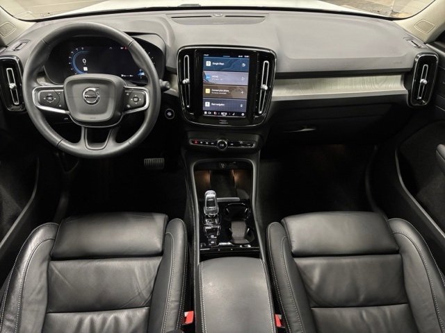 Used 2023 Volvo XC40 B4 Ultimate w/ Protection Package Premier image 10