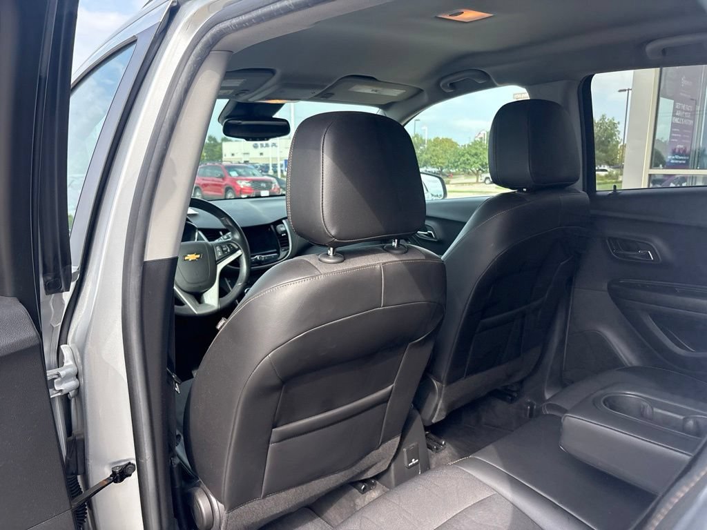 Used 2022 Chevrolet Trax LT w/ LT Convenience Package AWD/4WD image 32