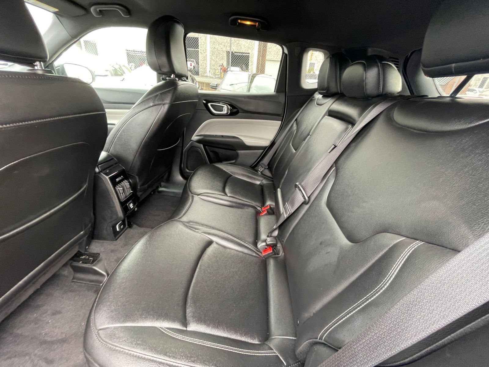 Used 2025 Jeep Compass Limited image 27