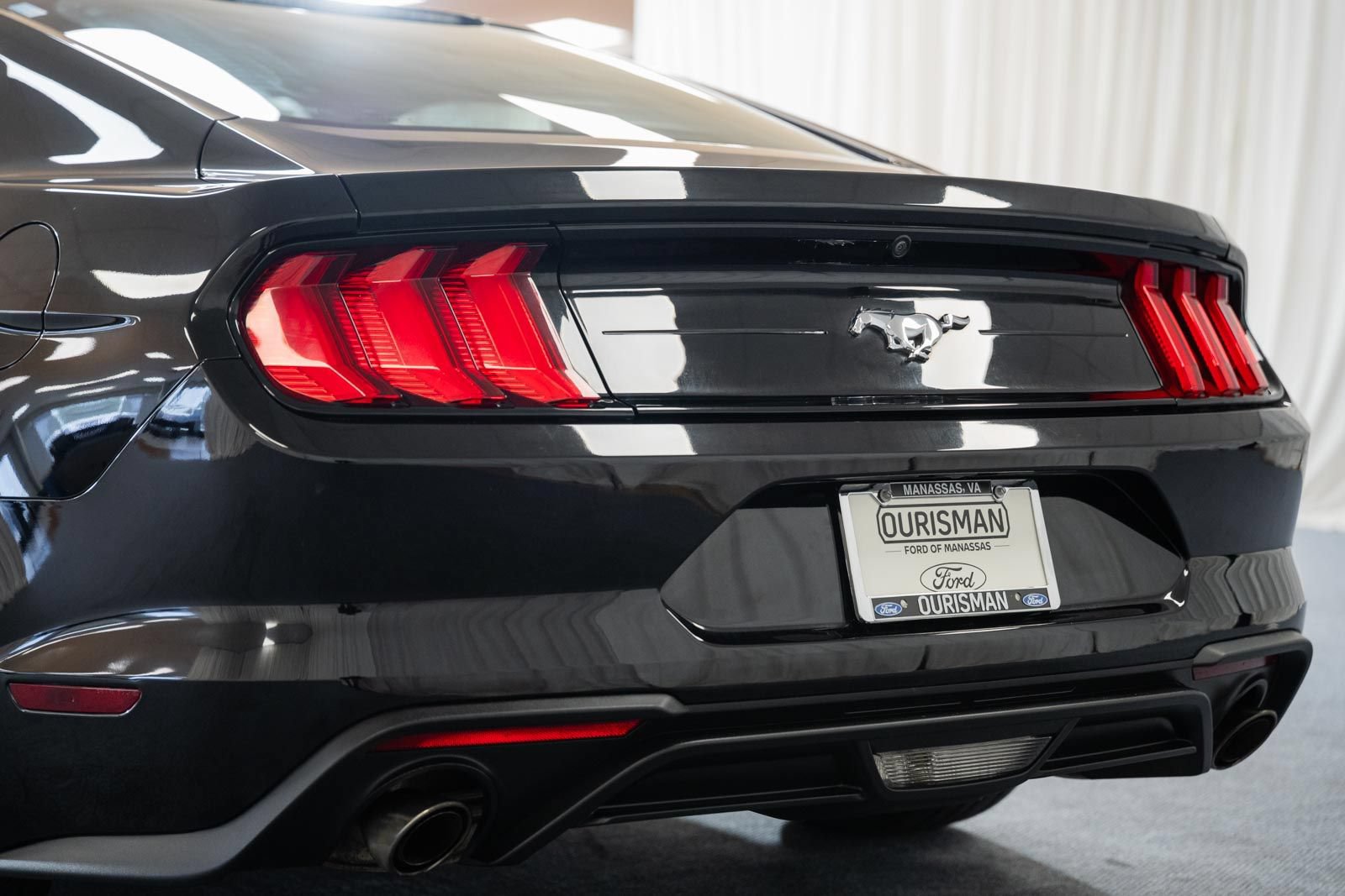 Used 2018 Ford Mustang Coupe RWD image 6