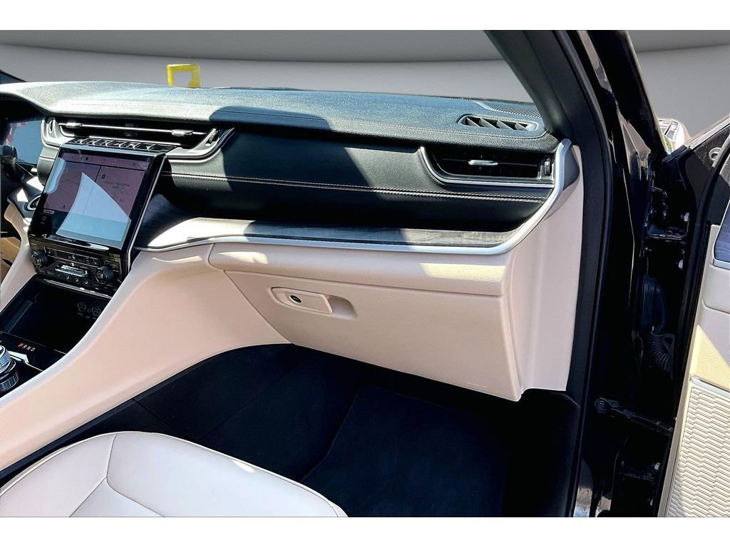 Certified 2025 Jeep Grand Cherokee L Limited AWD/4WD image 20