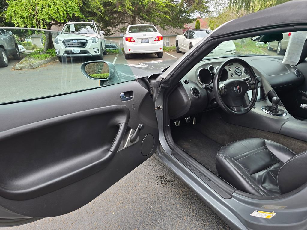 Used 2007 Pontiac Solstice Convertible w/ Premium Package RWD image 7